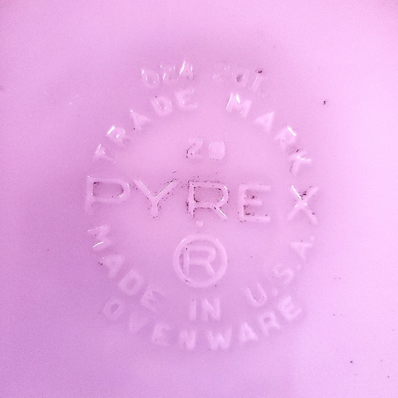 Vintage 2qt Pyrex White Milk Glass Casserole Dish Serving Bowl Gold Strip - Picture 2 of 3